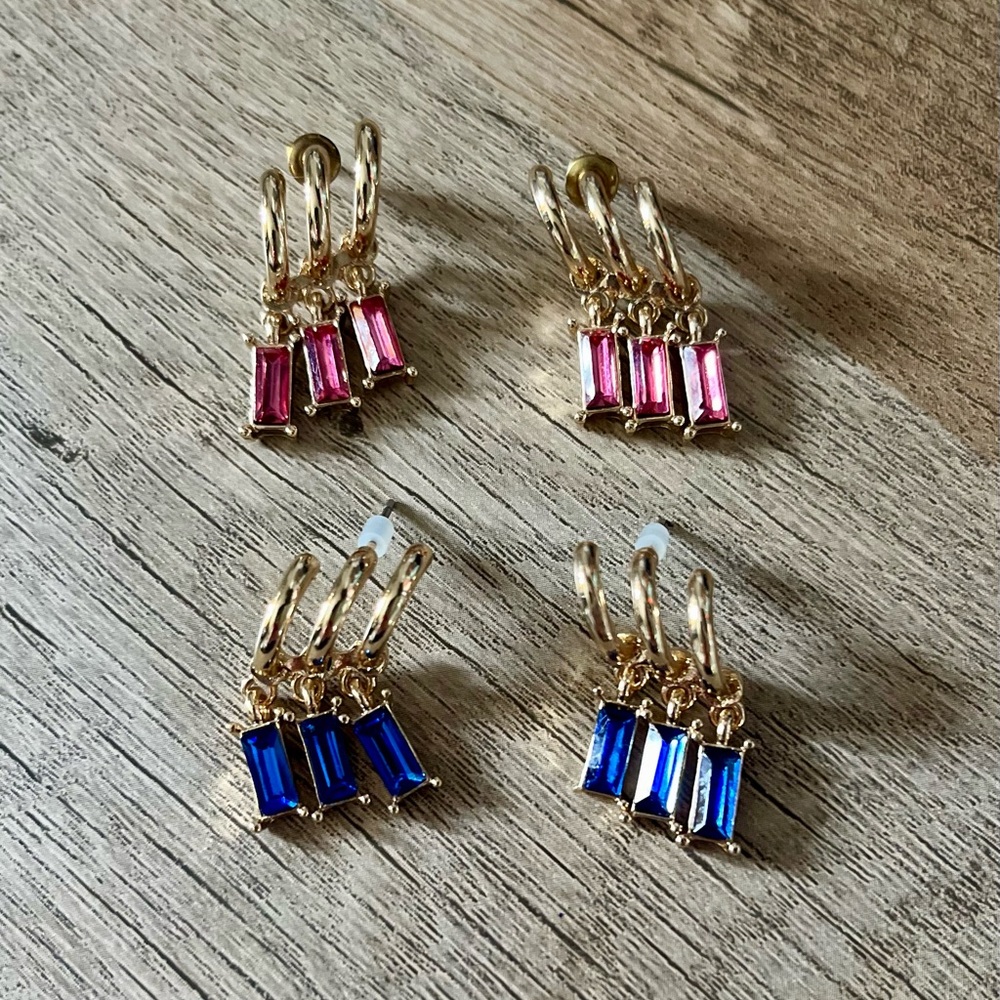 🎀2Pk Gold Tone Fashion Earrings in sparkling pretty pink & vivid blue!